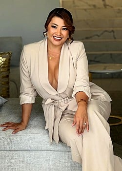 Milagros Flores image 2 of 4