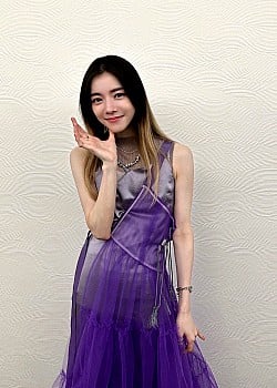 Milet (singer) image 1 of 1