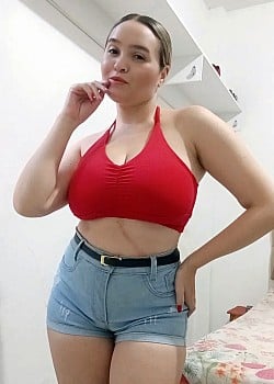 Milla Araujo image 2 of 3
