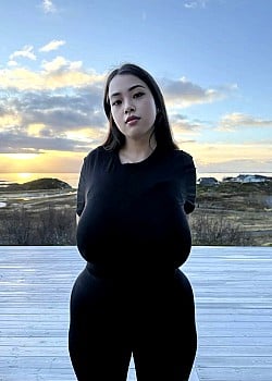 Min Ji Lee image 1 of 1