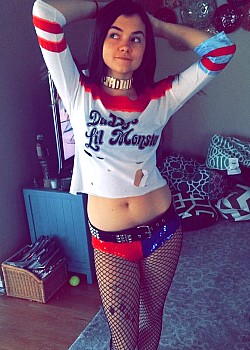 Mina Kess image 3 of 4