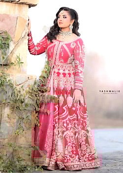 Minahil Malik image 2 of 2