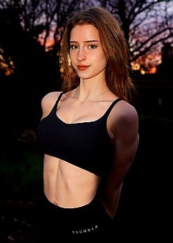 Mira Szalma image 2 of 3