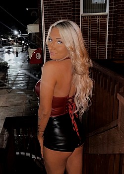 Miranda Nicole (Instagram) image 3 of 4