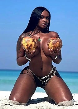 Miss Thavi image 2 of 3