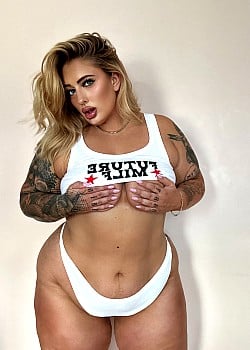 MissThickNTatted image 3 of 4