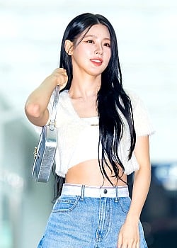 Miyeon image 4 of 4