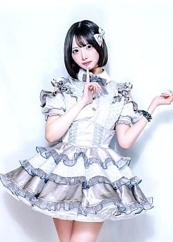 Moe Aigasa image 1 of 2