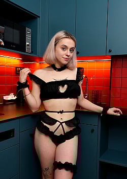 Molly Cute image 3 of 4