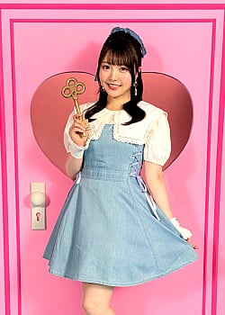 Momo Asakura image 4 of 4