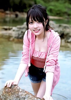 Momo Asakura image 1 of 3