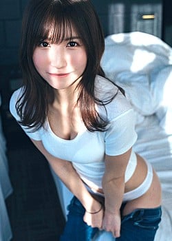 Momo Sakura image 3 of 4