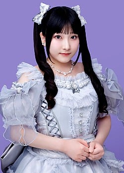 Momo Sakurai image 2 of 4