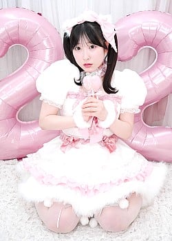 Momo Sakurai image 1 of 4