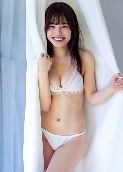 Momo Uenishi image 2 of 3