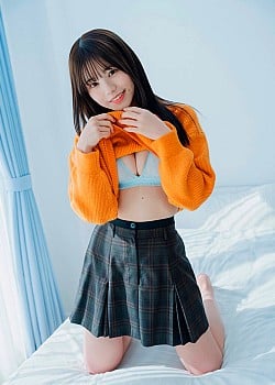 Momo Uenishi image 3 of 3