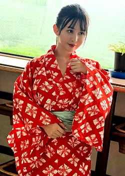 Momoka Kagura image 2 of 3