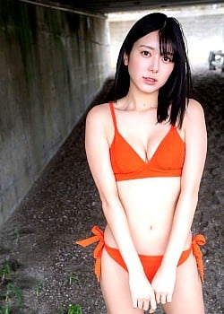 Momoka Onishi image 2 of 2