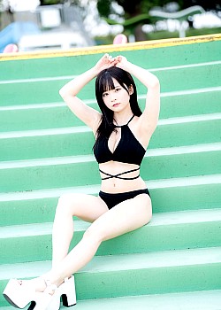 Momoko Shiomi image 4 of 4