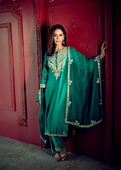 Mona Singh image 2 of 4