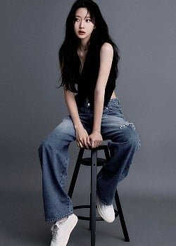 Moon Ga-young image 4 of 4