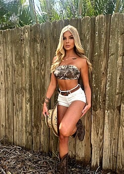 Morgan Rae (Model) image 2 of 4