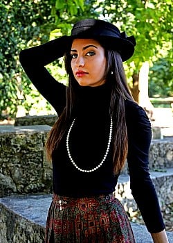 Mouna Leesa image 2 of 3