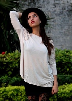 Mouna Leesa image 3 of 3