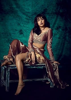 Mrunal Thakur image 3 of 4