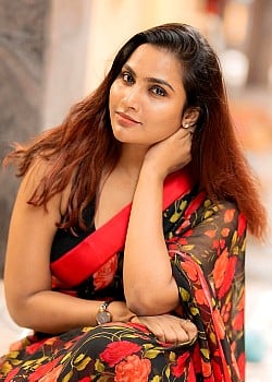 Myna Nandhini image 4 of 4