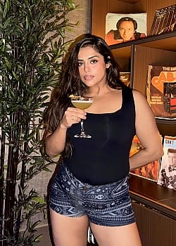 Naaz Arora image 2 of 4