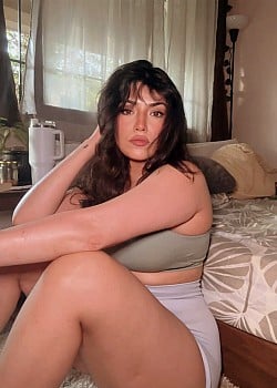 Naaz Khan image 2 of 2