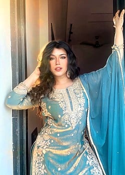 Naaz Khan image 3 of 3