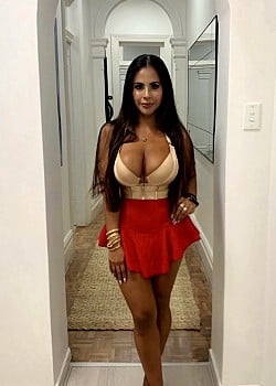 Naddya Montoya image 1 of 3