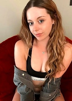 Nadia Foxx image 3 of 4