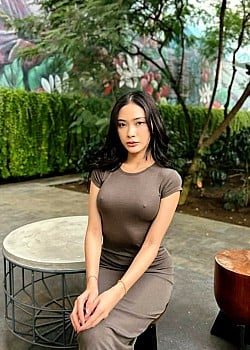 Nadia Natasa image 3 of 4