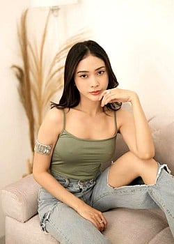 Nadia Natasa image 4 of 4