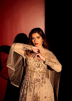 Nagma Mirajkar image 3 of 4