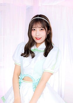 Naho Suzuki image 2 of 3
