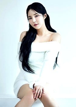 Nam Yu-jeong image 3 of 4