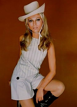 Nancy Sinatra image 2 of 4