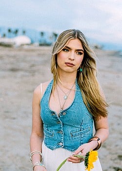 Naomi Jane image 1 of 1