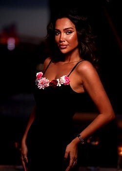 Narmin Khudaverdiyeva image 1 of 4