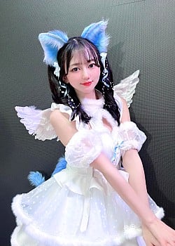 Naru Miyamoto image 1 of 4