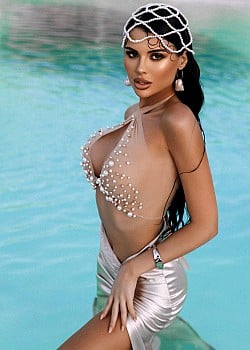 Natalia Natiiks image 3 of 4