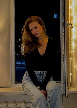Natalie Hil image 2 of 3