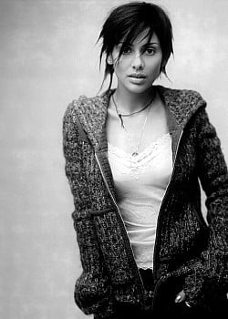 Natalie Imbruglia image 3 of 4