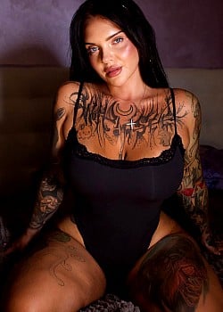 Nataly G image 3 of 4