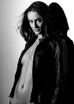Natasha Groves image 2 of 4