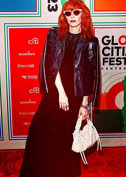 Natasha Lyonne image 3 of 4